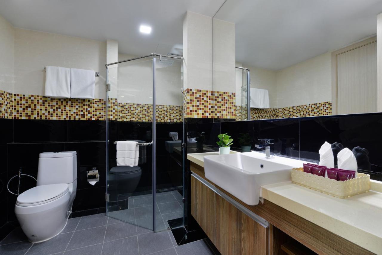 Ramada By Wyndham Bangkok Ten Ekamai Residences מראה חיצוני תמונה