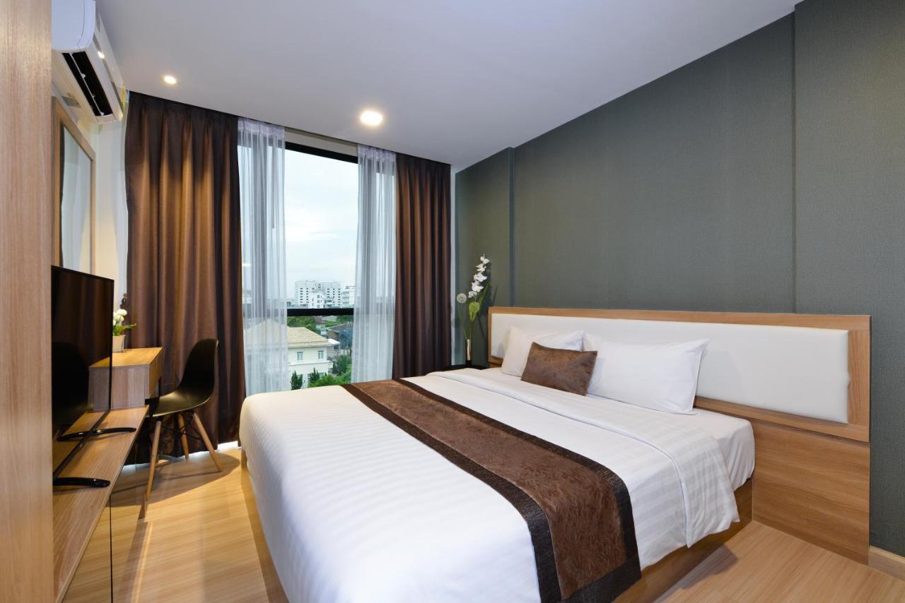 Ramada By Wyndham Bangkok Ten Ekamai Residences מראה חיצוני תמונה