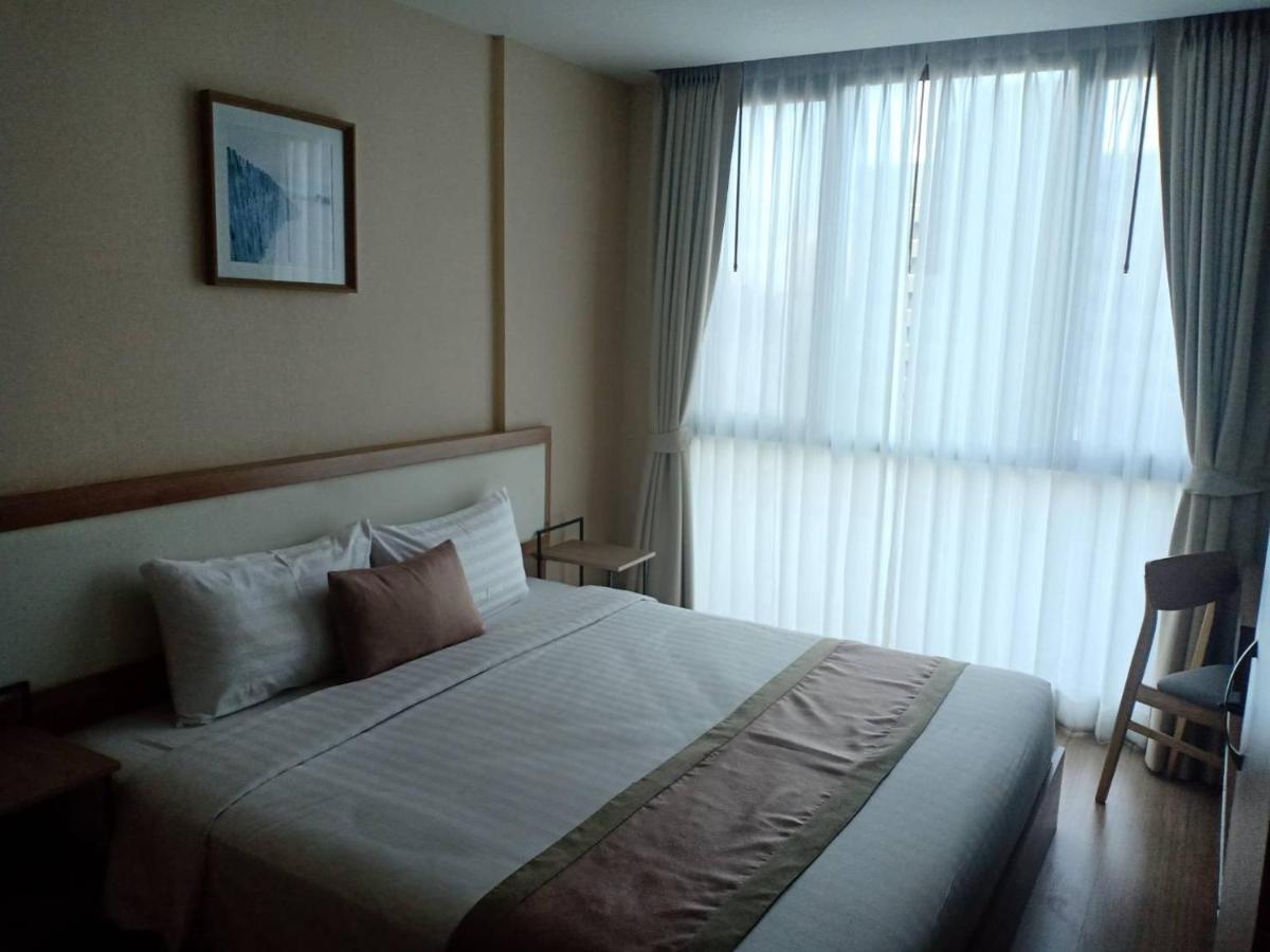 Ramada By Wyndham Bangkok Ten Ekamai Residences מראה חיצוני תמונה