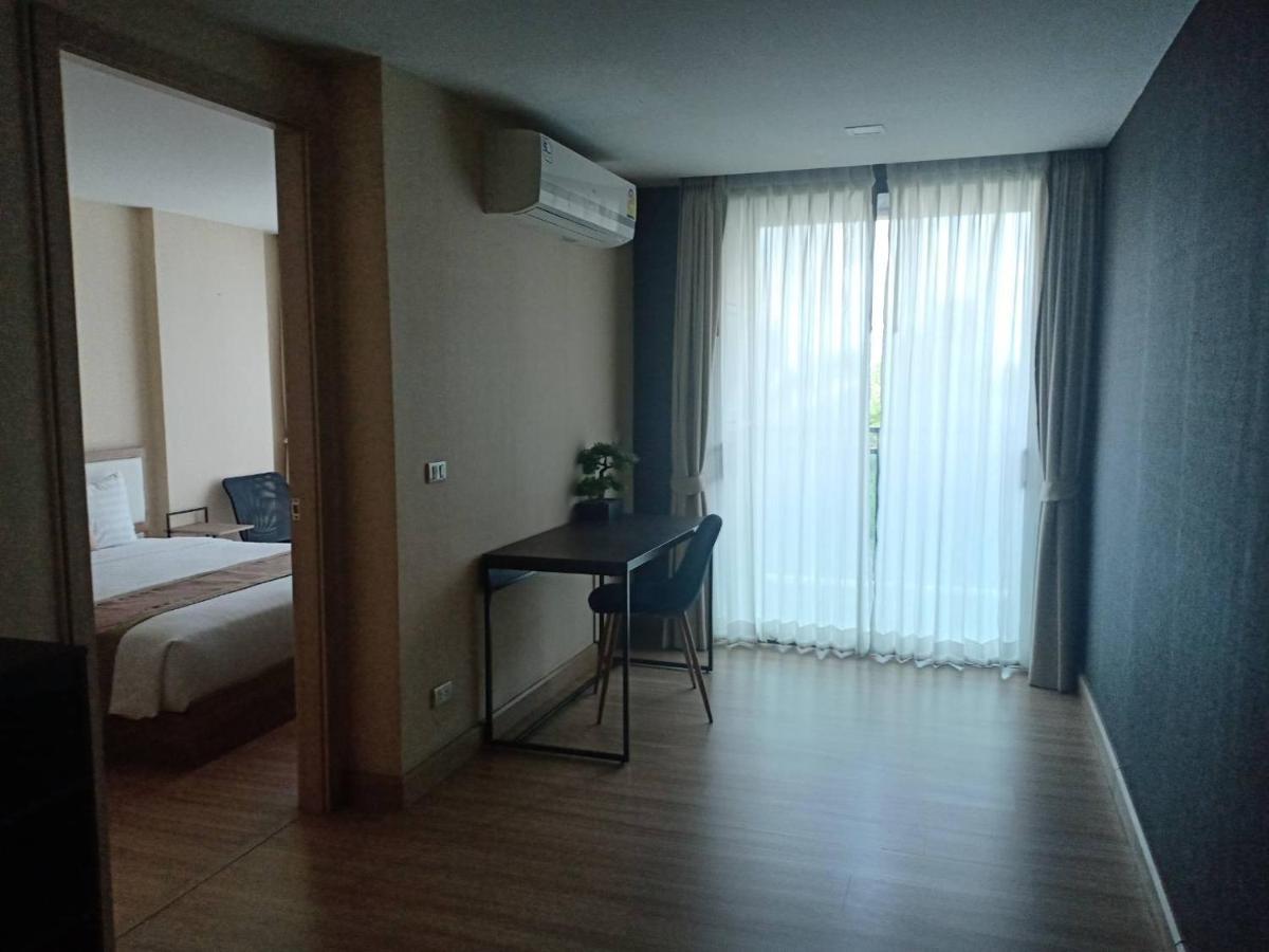 Ramada By Wyndham Bangkok Ten Ekamai Residences מראה חיצוני תמונה