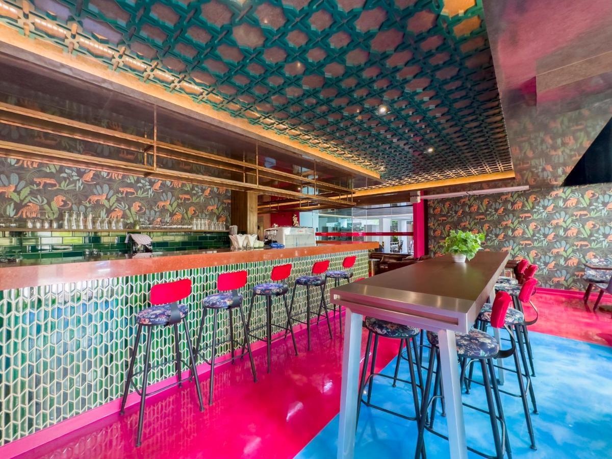Ramada By Wyndham Bangkok Ten Ekamai Residences מראה חיצוני תמונה