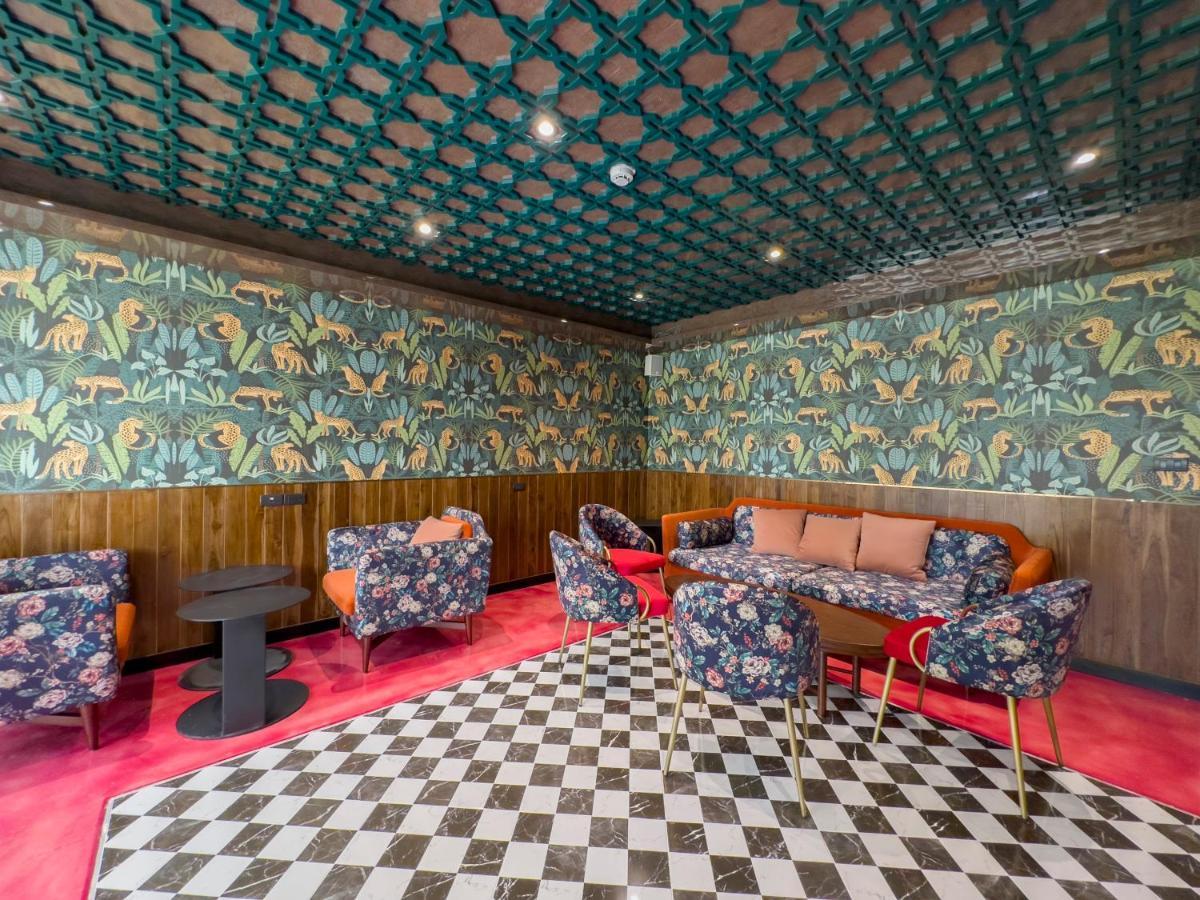 Ramada By Wyndham Bangkok Ten Ekamai Residences מראה חיצוני תמונה