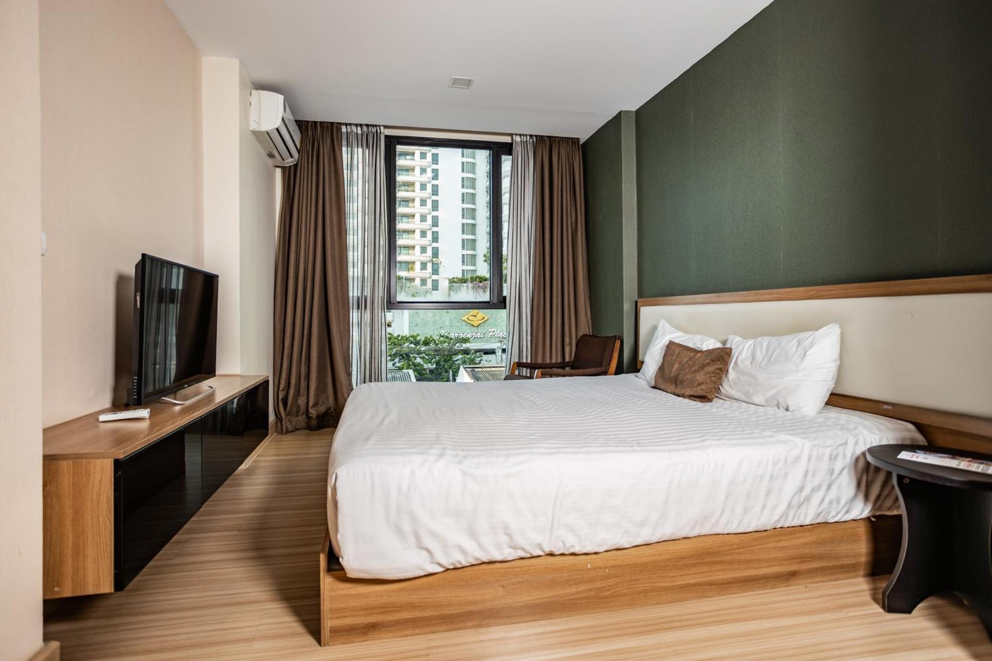 Ramada By Wyndham Bangkok Ten Ekamai Residences מראה חיצוני תמונה
