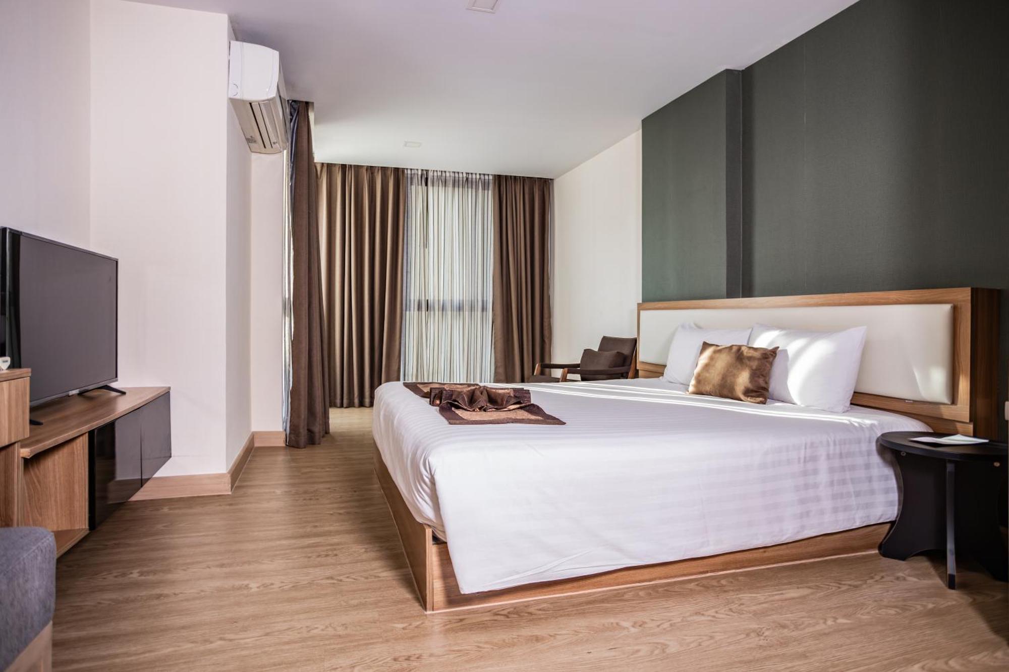 Ramada By Wyndham Bangkok Ten Ekamai Residences מראה חיצוני תמונה