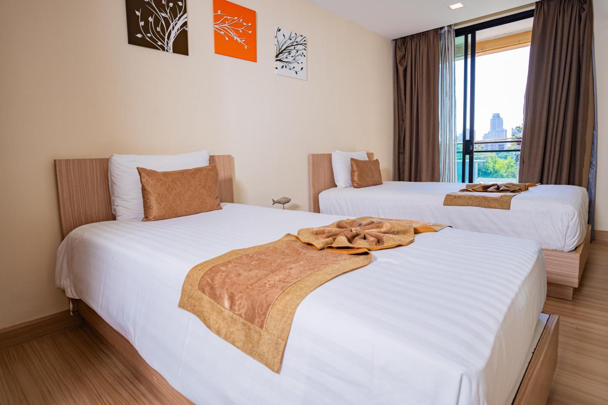 Ramada By Wyndham Bangkok Ten Ekamai Residences מראה חיצוני תמונה