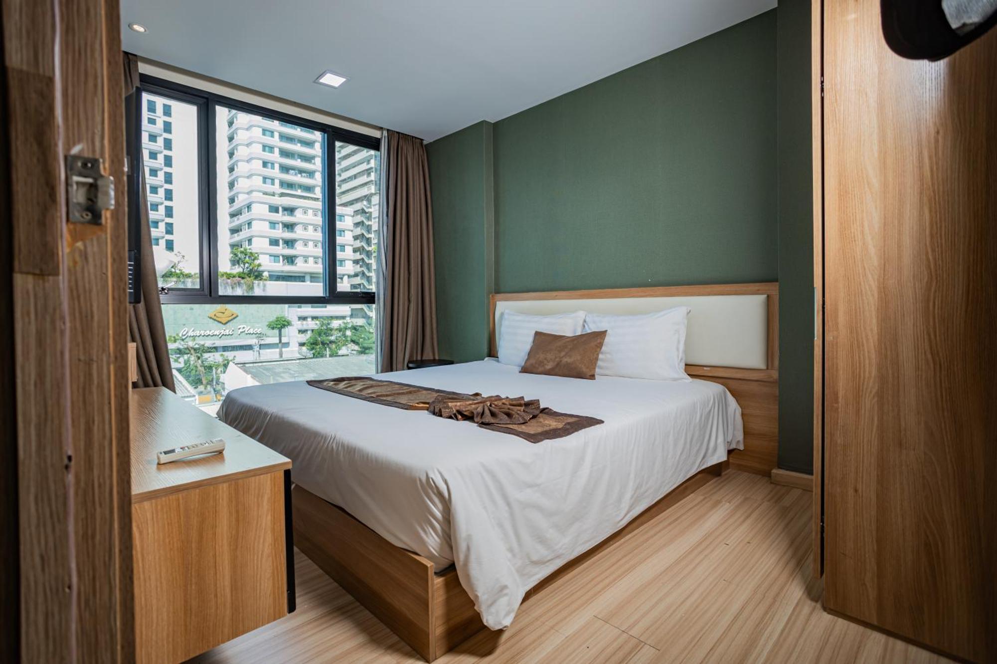 Ramada By Wyndham Bangkok Ten Ekamai Residences מראה חיצוני תמונה