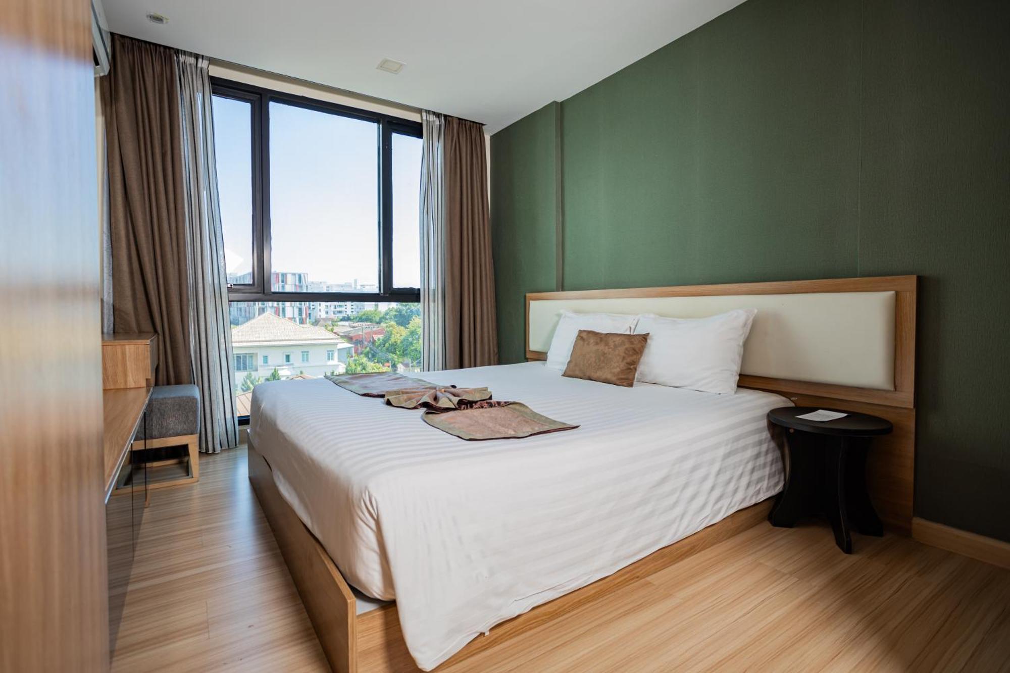 Ramada By Wyndham Bangkok Ten Ekamai Residences מראה חיצוני תמונה