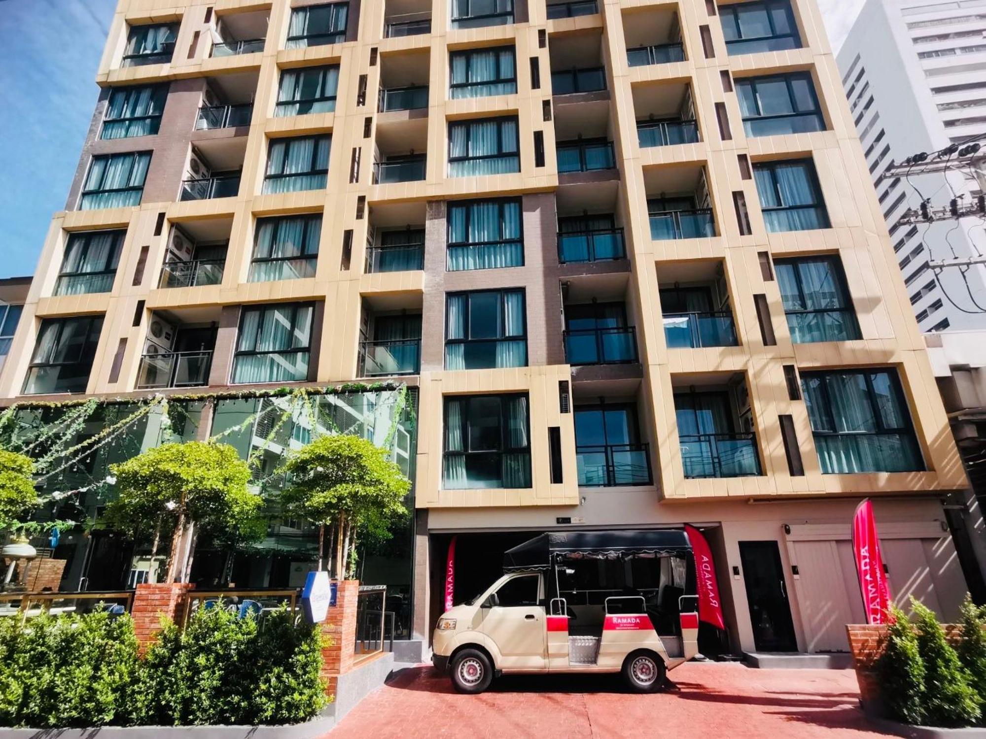 Ramada By Wyndham Bangkok Ten Ekamai Residences מראה חיצוני תמונה