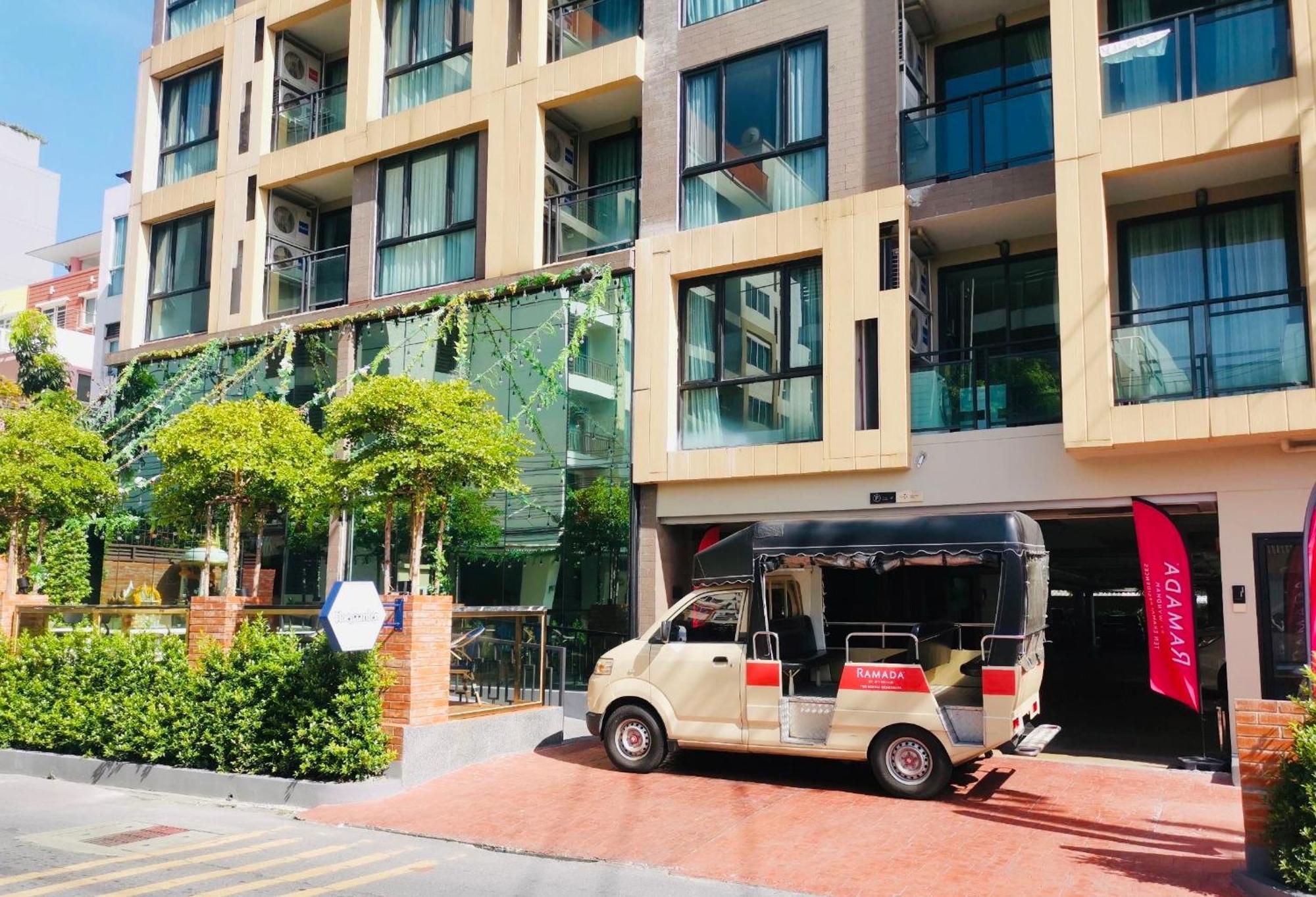 Ramada By Wyndham Bangkok Ten Ekamai Residences מראה חיצוני תמונה