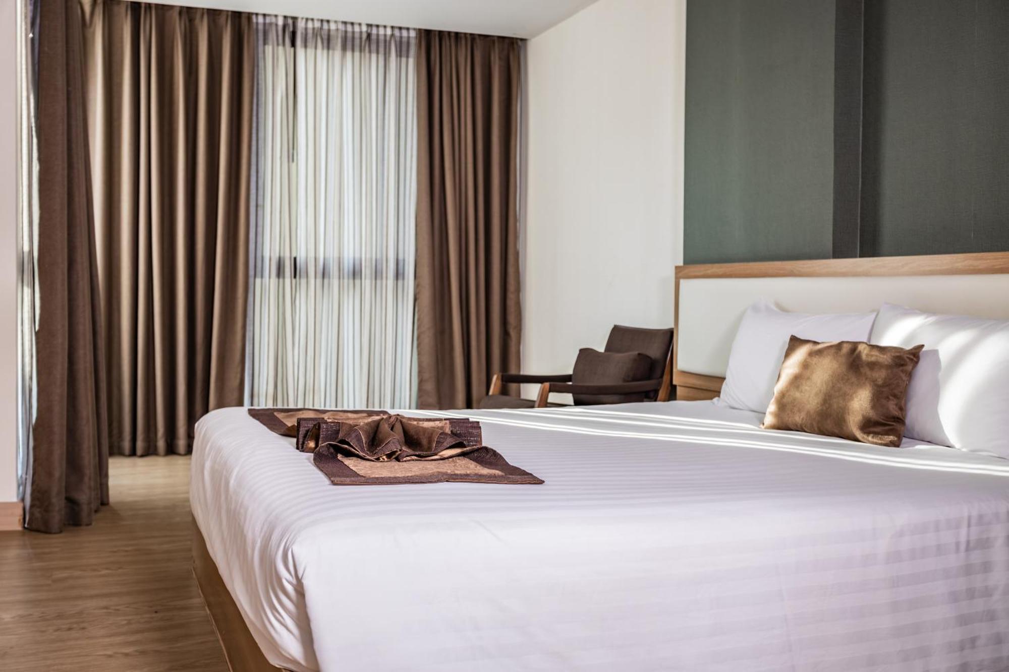 Ramada By Wyndham Bangkok Ten Ekamai Residences מראה חיצוני תמונה