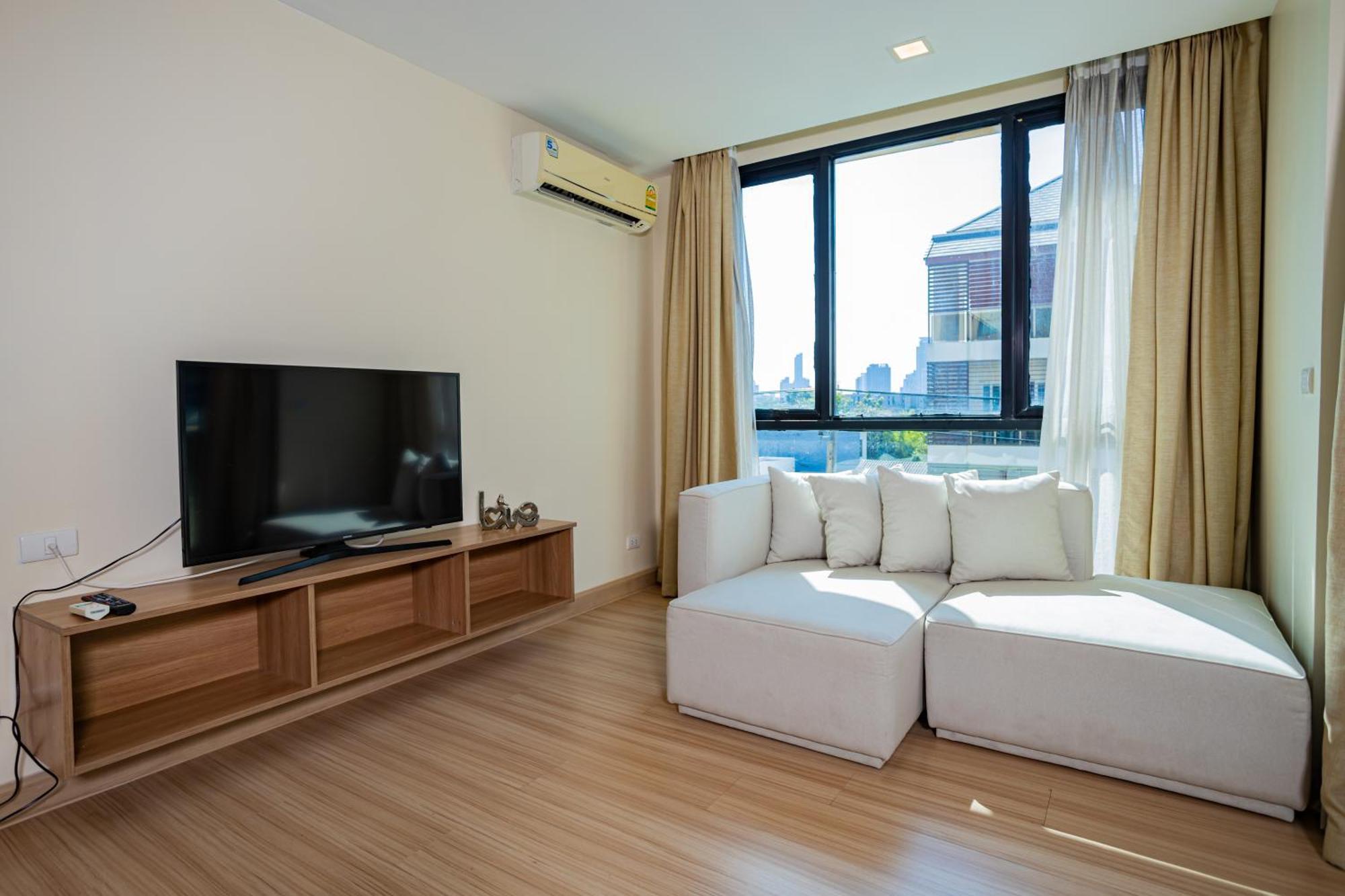 Ramada By Wyndham Bangkok Ten Ekamai Residences מראה חיצוני תמונה