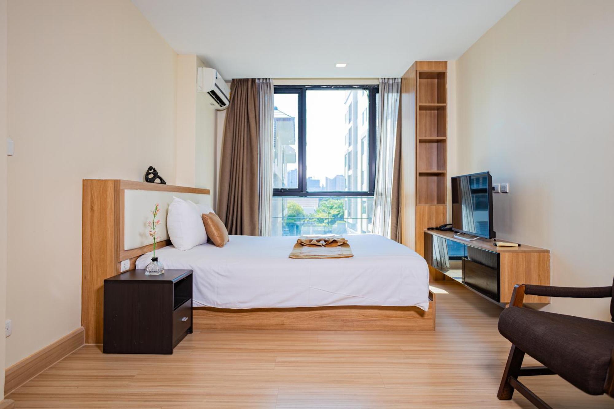 Ramada By Wyndham Bangkok Ten Ekamai Residences מראה חיצוני תמונה