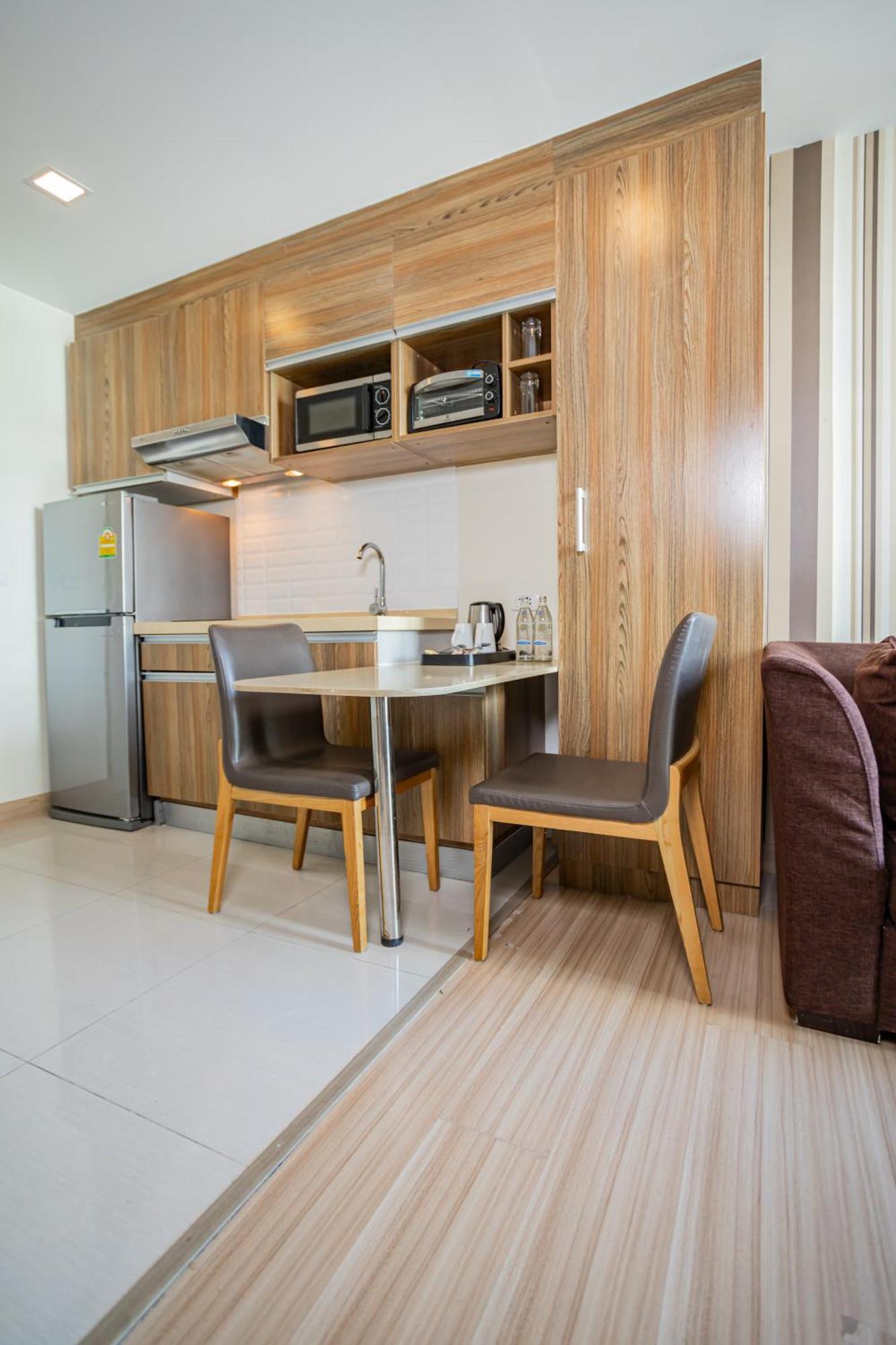 Ramada By Wyndham Bangkok Ten Ekamai Residences מראה חיצוני תמונה