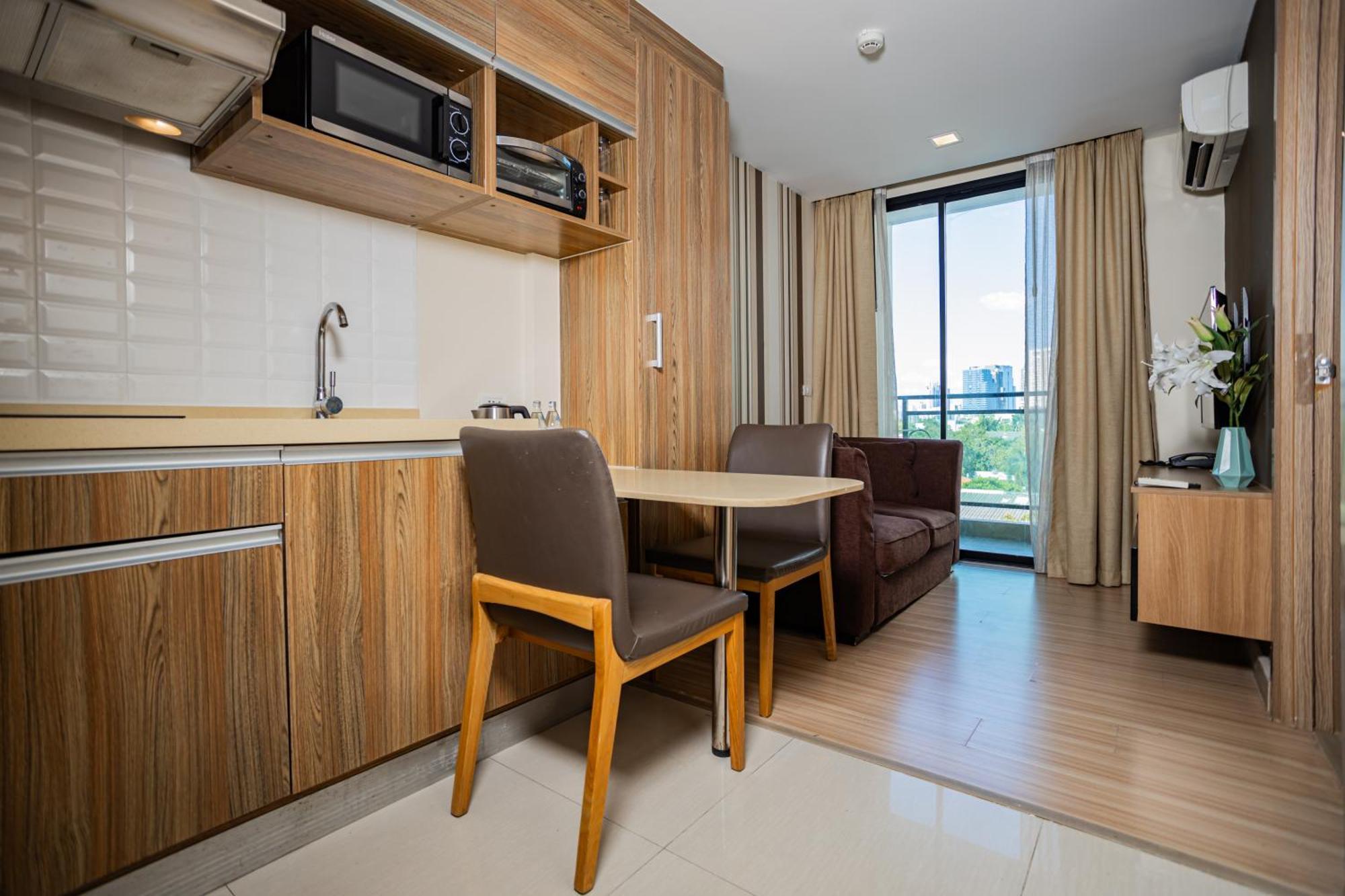 Ramada By Wyndham Bangkok Ten Ekamai Residences מראה חיצוני תמונה