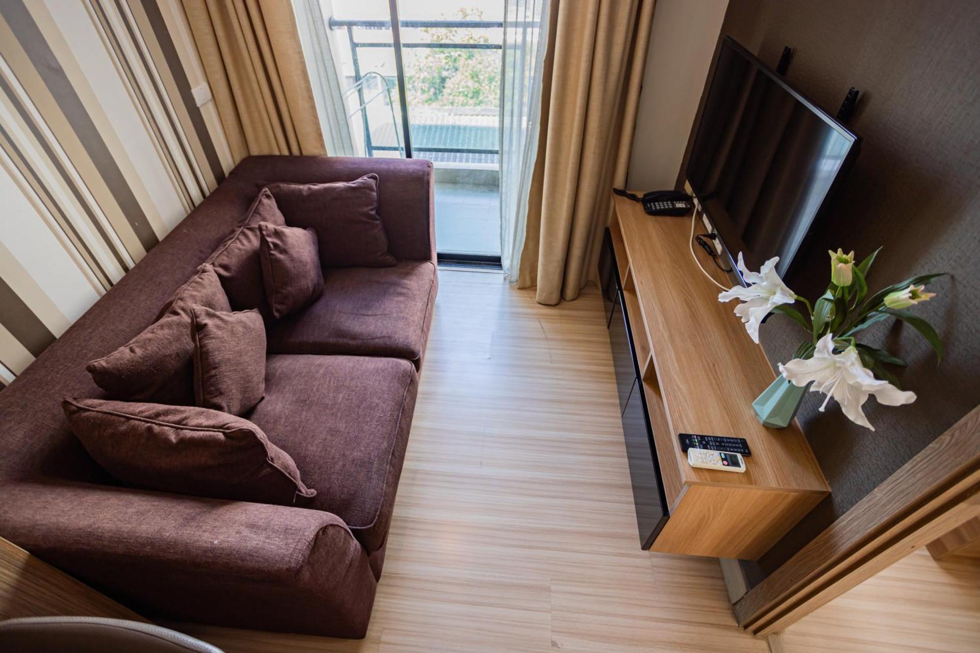 Ramada By Wyndham Bangkok Ten Ekamai Residences מראה חיצוני תמונה