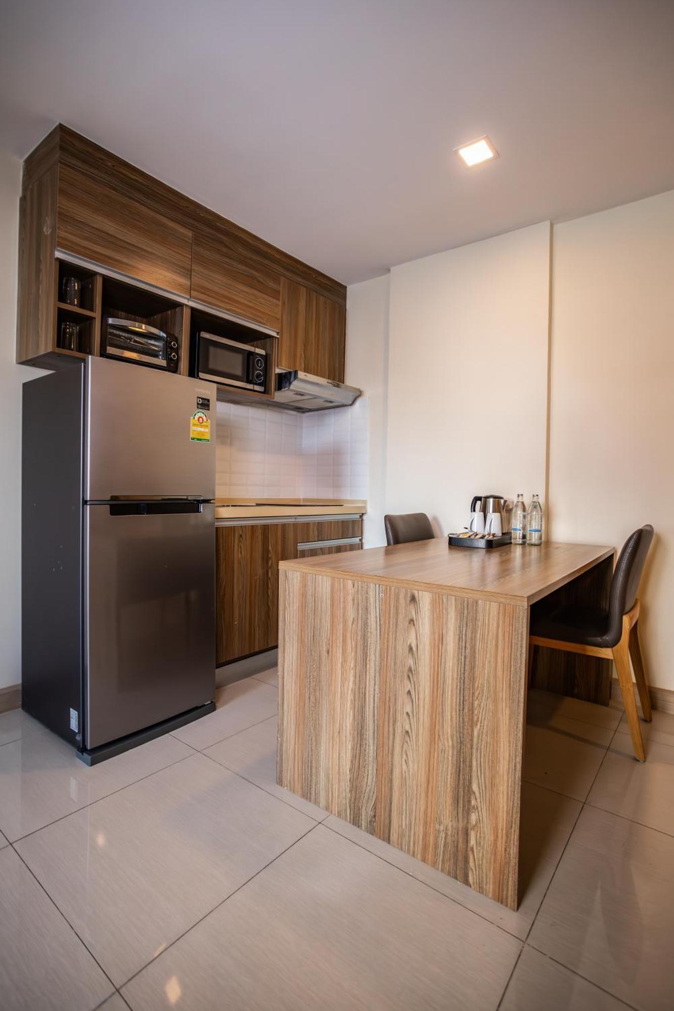 Ramada By Wyndham Bangkok Ten Ekamai Residences מראה חיצוני תמונה