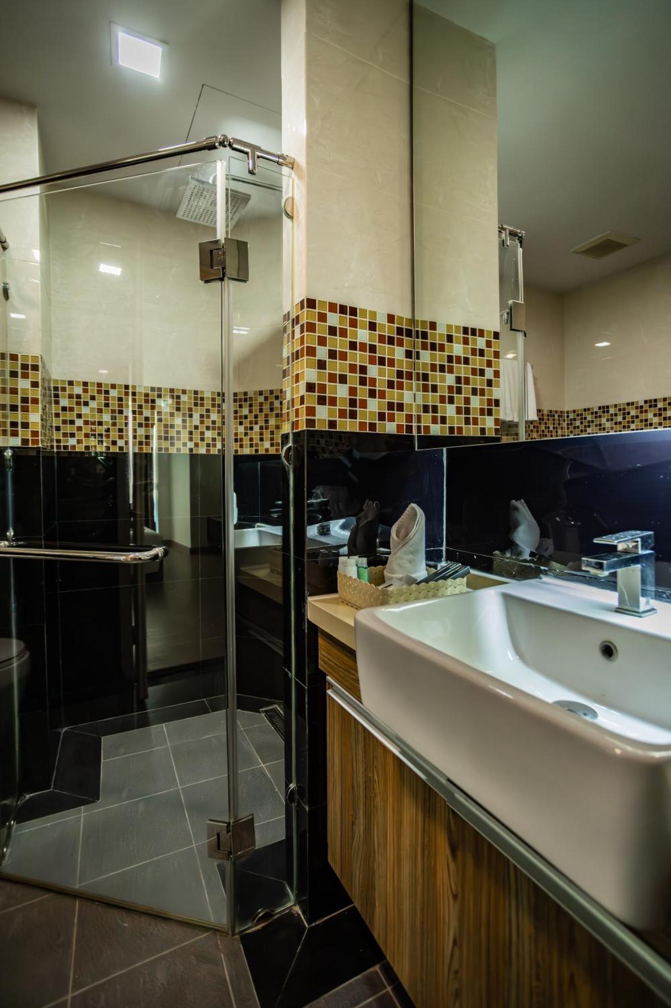 Ramada By Wyndham Bangkok Ten Ekamai Residences מראה חיצוני תמונה