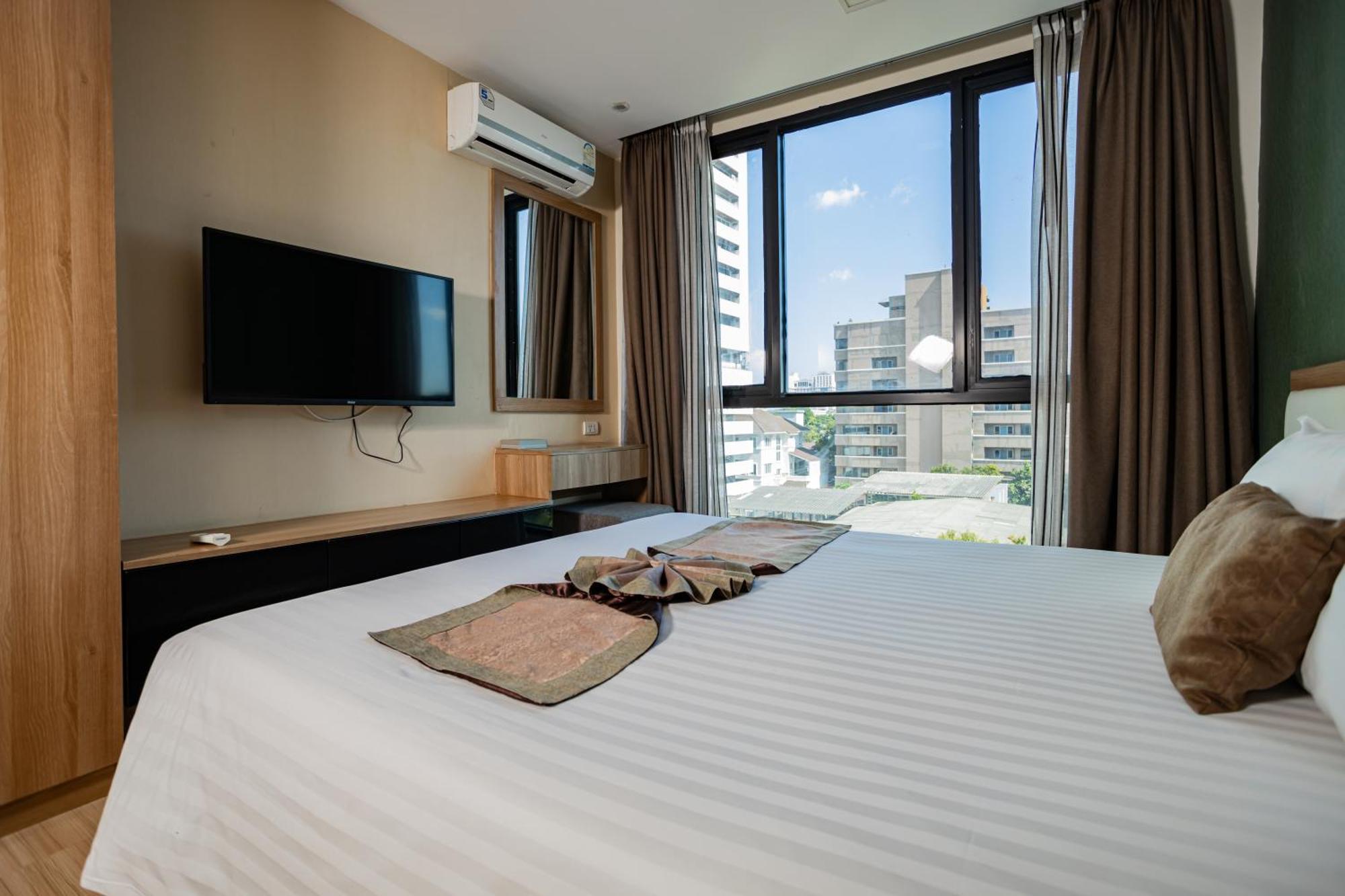 Ramada By Wyndham Bangkok Ten Ekamai Residences מראה חיצוני תמונה