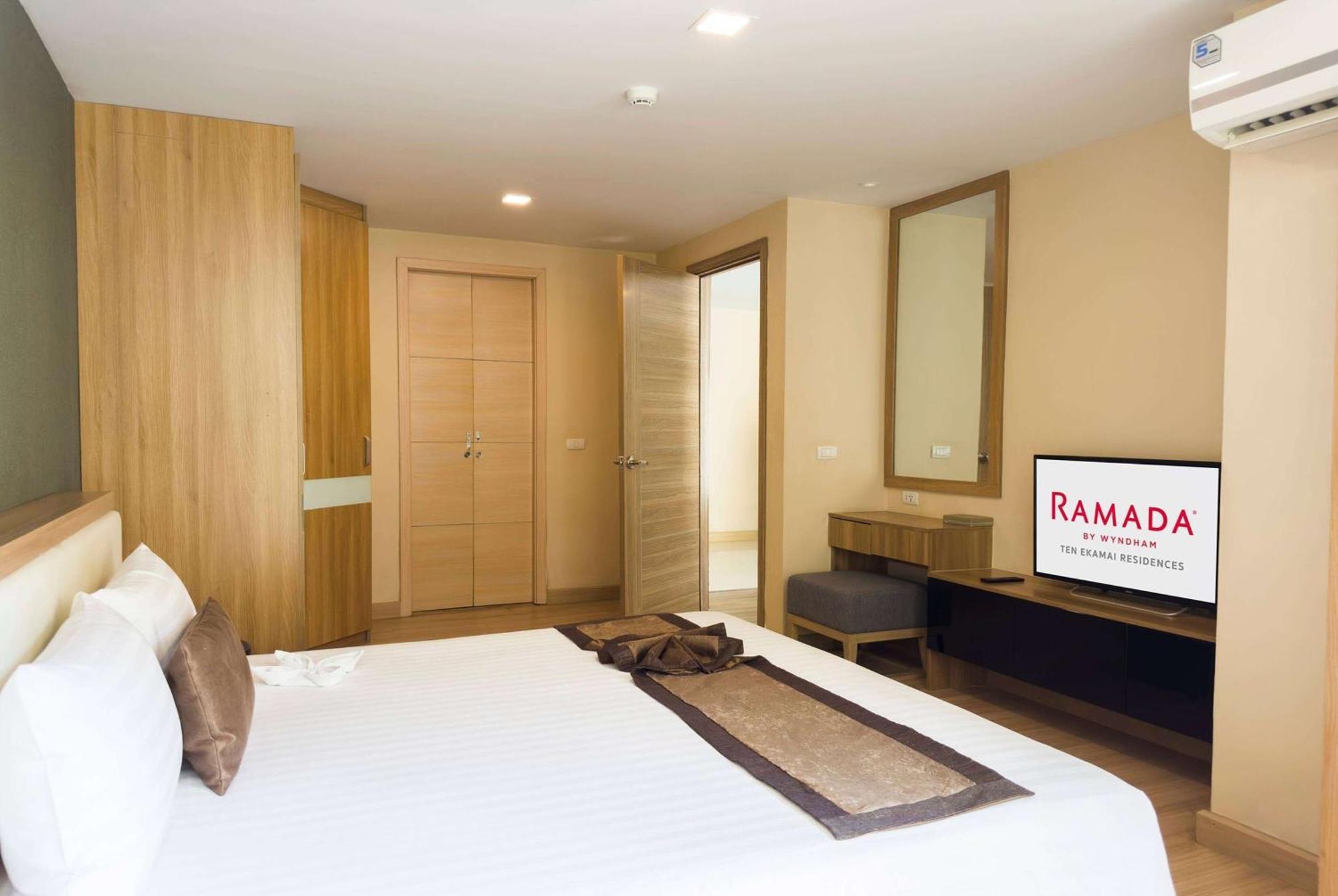 Ramada By Wyndham Bangkok Ten Ekamai Residences מראה חיצוני תמונה