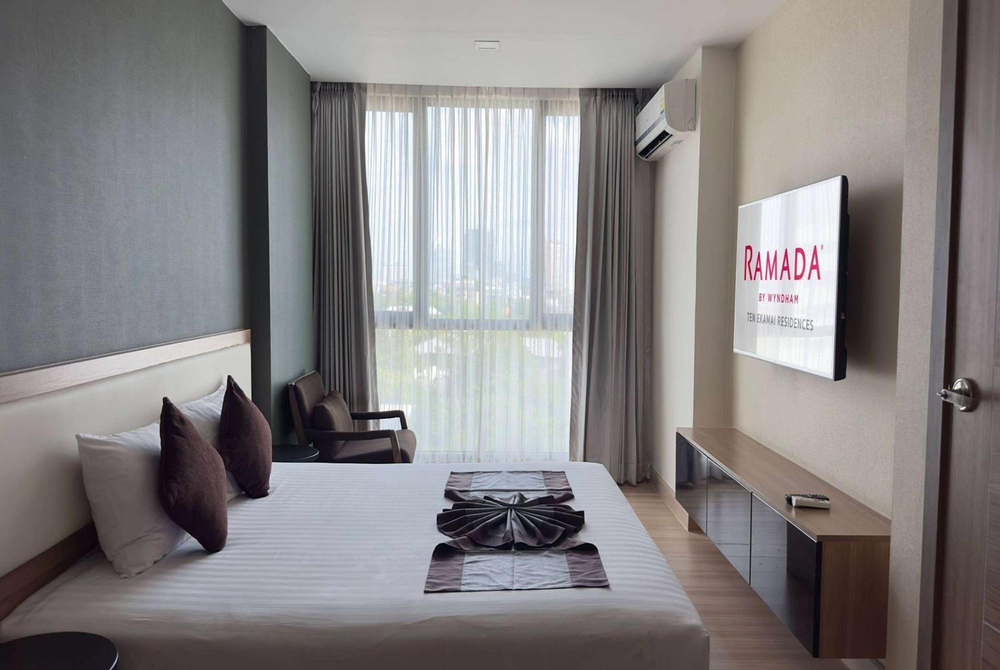 Ramada By Wyndham Bangkok Ten Ekamai Residences מראה חיצוני תמונה