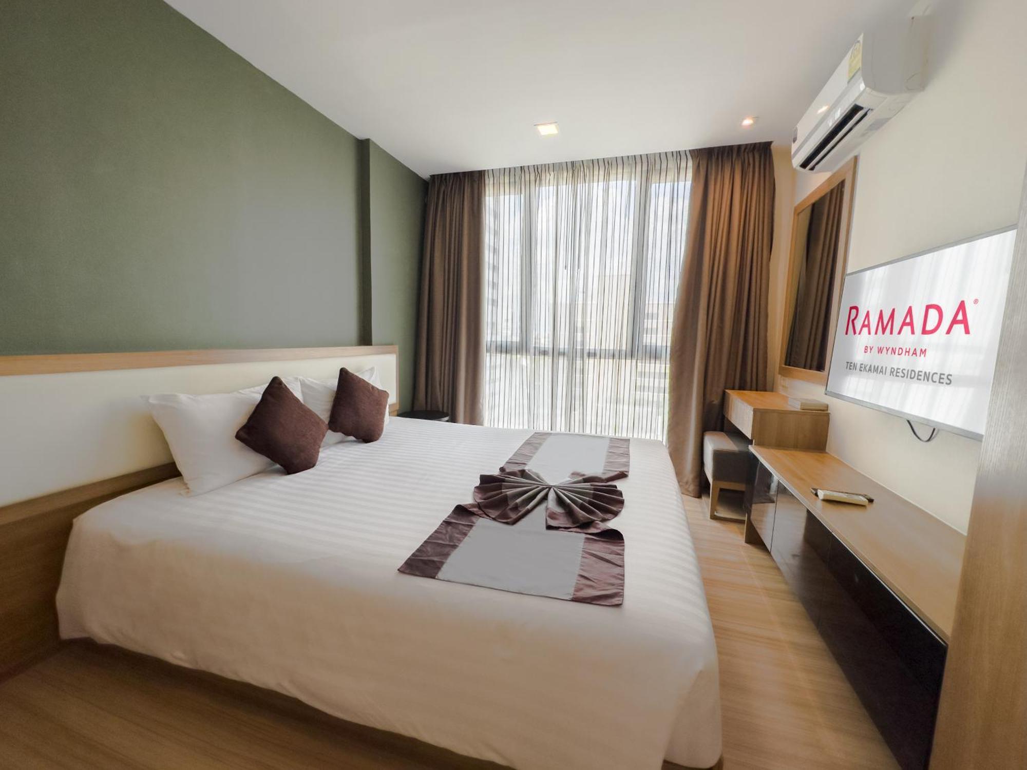 Ramada By Wyndham Bangkok Ten Ekamai Residences מראה חיצוני תמונה