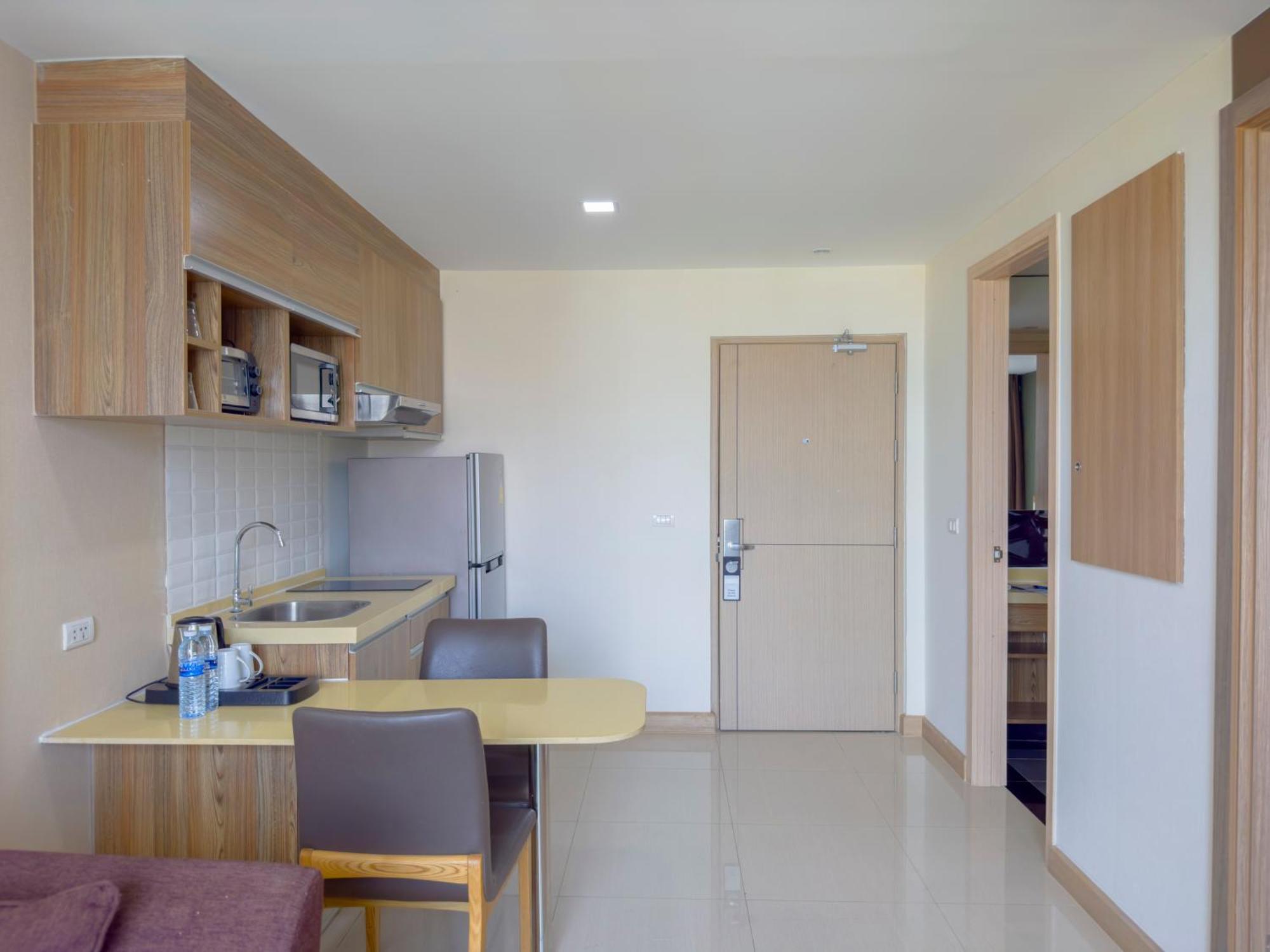 Ramada By Wyndham Bangkok Ten Ekamai Residences מראה חיצוני תמונה