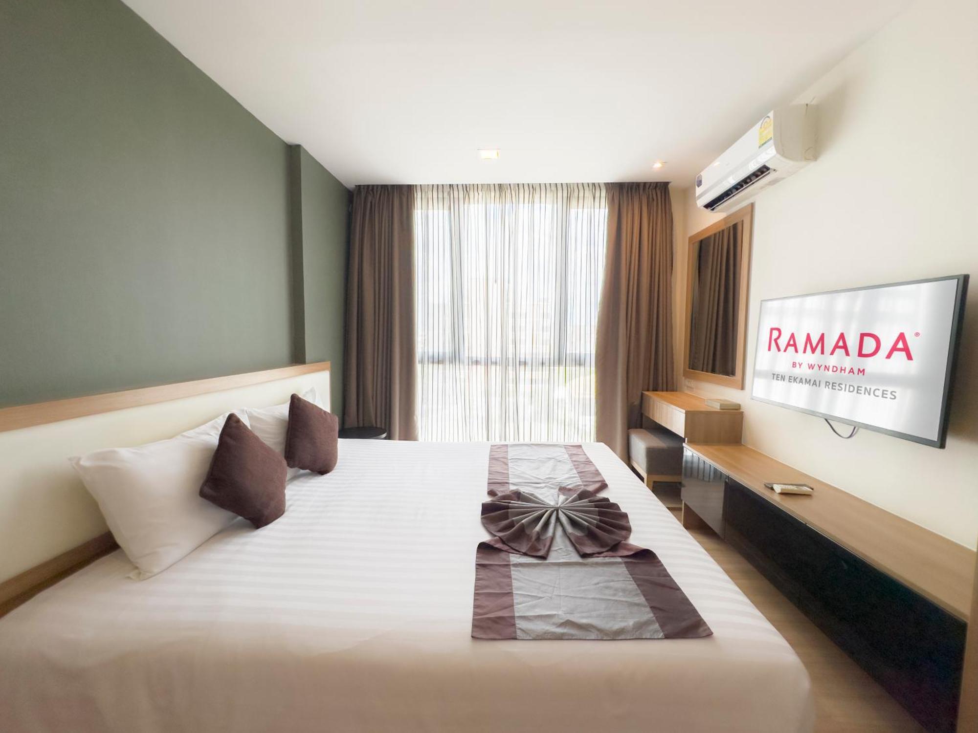 Ramada By Wyndham Bangkok Ten Ekamai Residences מראה חיצוני תמונה