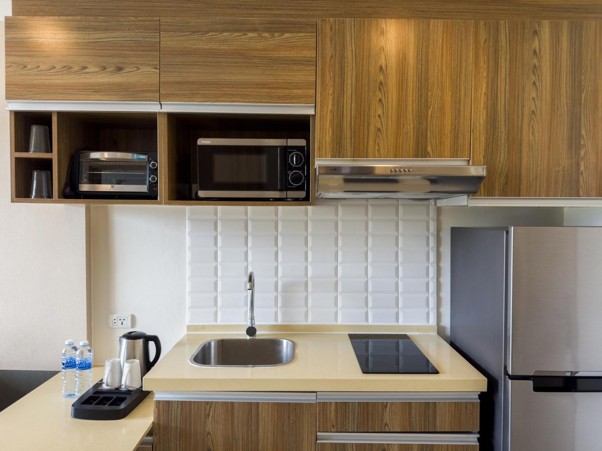 Ramada By Wyndham Bangkok Ten Ekamai Residences מראה חיצוני תמונה